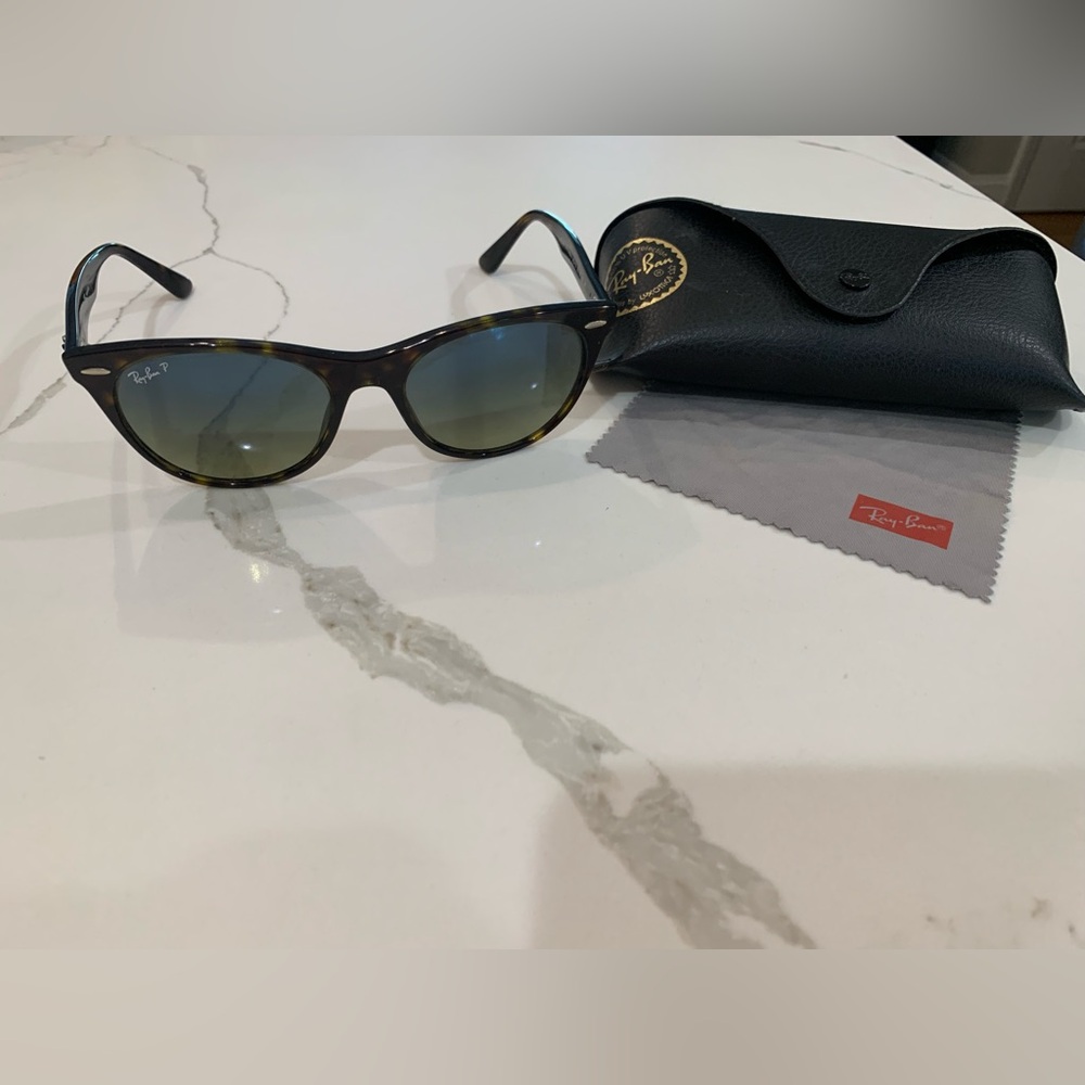 Women’s Ray Ban Wayfarer II Classic